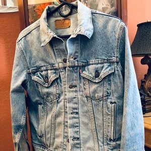 Vintage Levi denim jacket, late 70s to early 80s🤑
